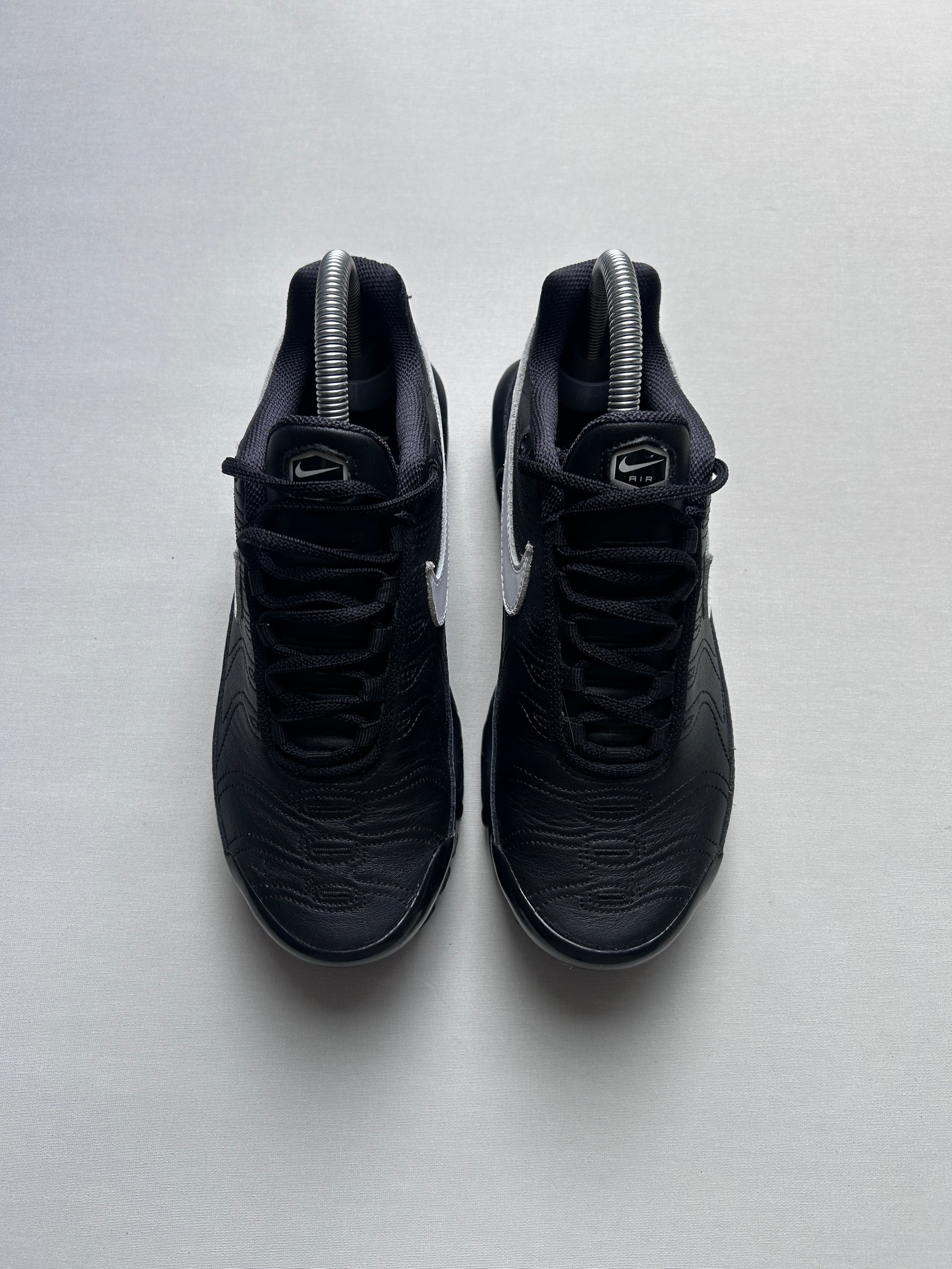 AIR MAX PLUS TNPO “BLACK” 37,5EU