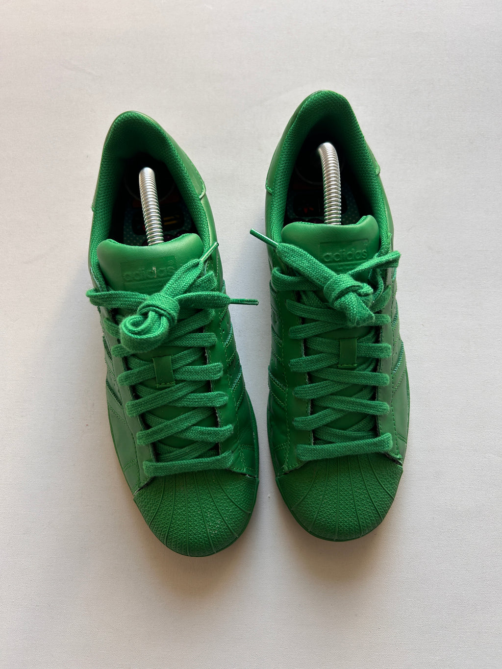 ADIDAS SUPERSTAR X PHARELL (42EU)