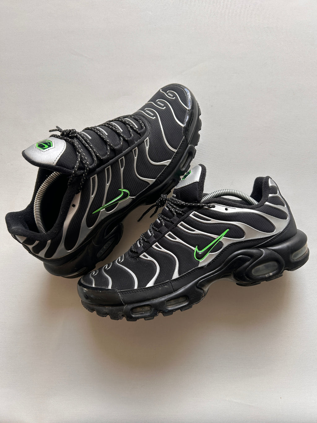 AIR MAX PLUS “BLACK GREEN STRIKE” 45EU