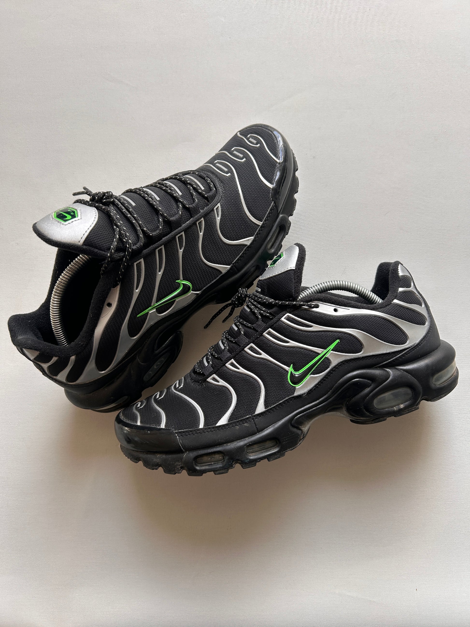 AIR MAX PLUS “BLACK GREEN STRIKE” 45EU