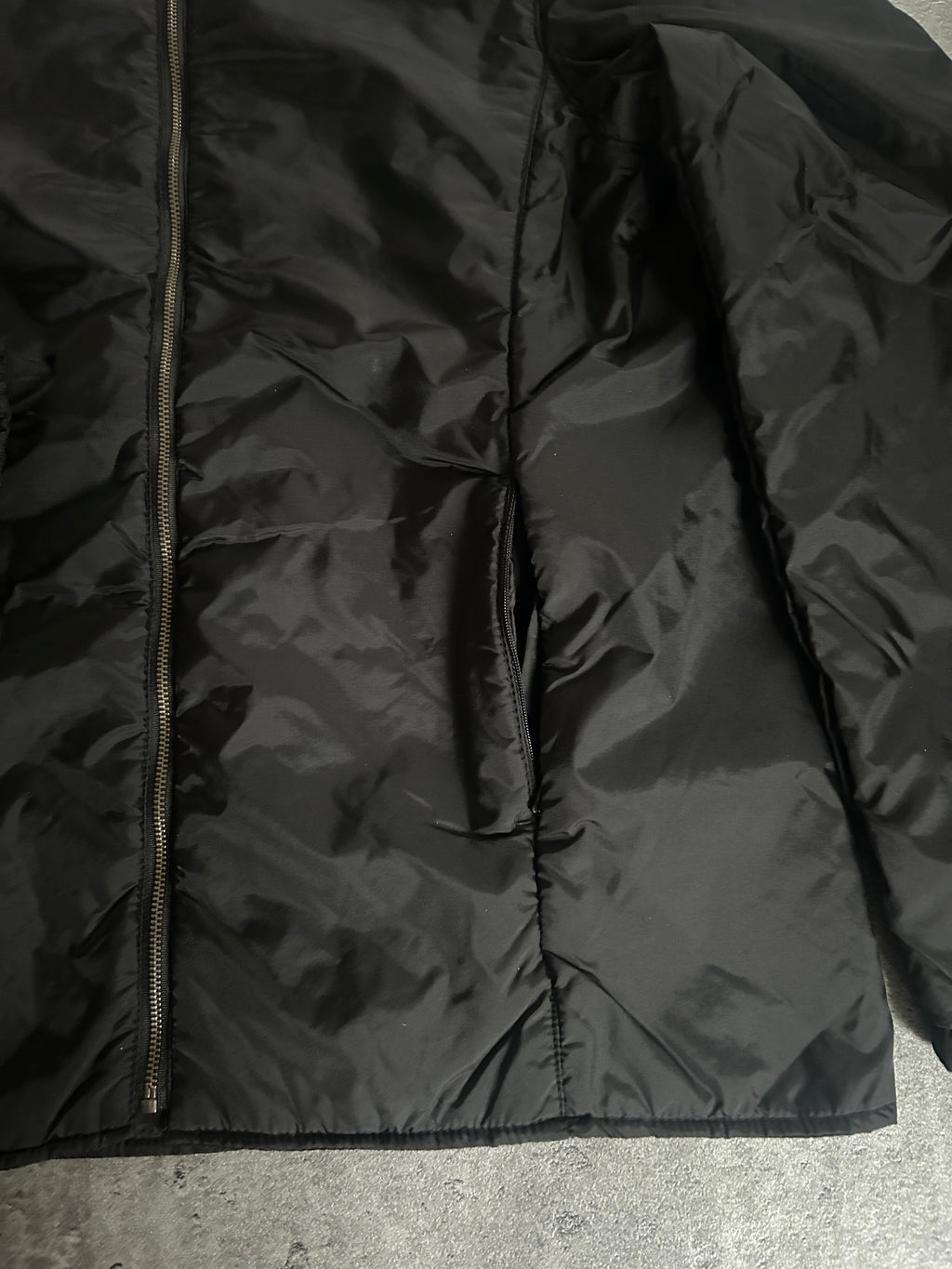PRADA NYLON BOMBER BLACK (M)