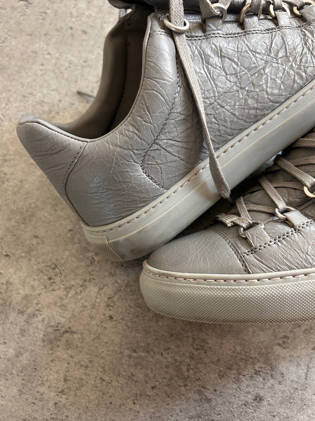 BALENCIAGA ARENA LOWS “43EU”