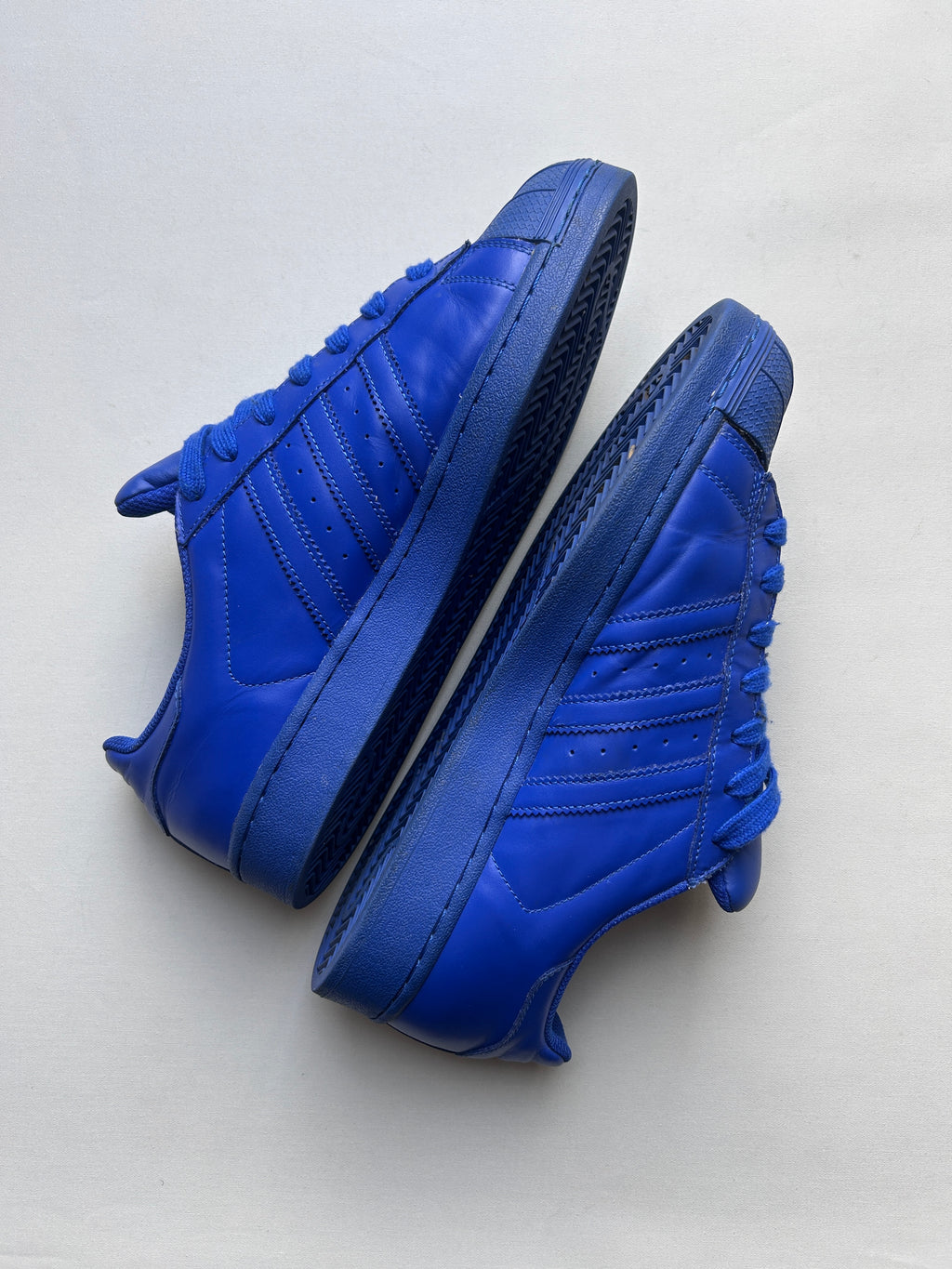 PHARELL SUPERSTAR BLUE (44,5EU)