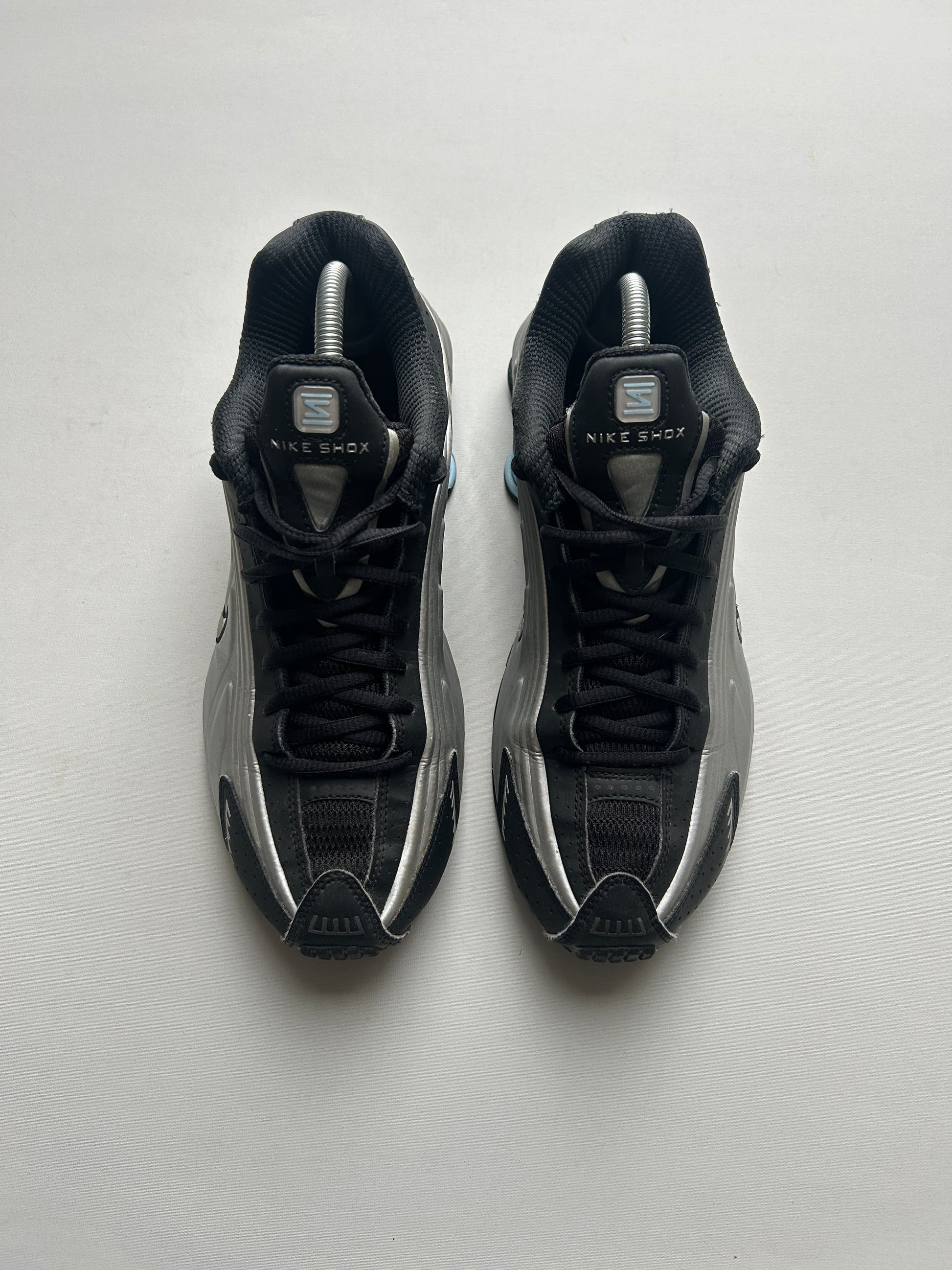 NIKE SHOX R4 “BLACK/SILVER/BLUE” 42EU