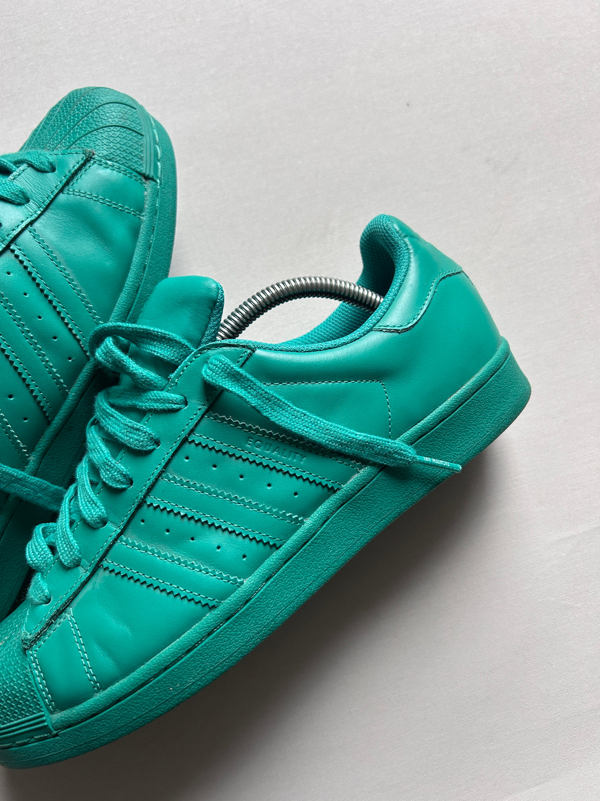 ADIDAS SUPERSTAR X PHARELL (43EU)
