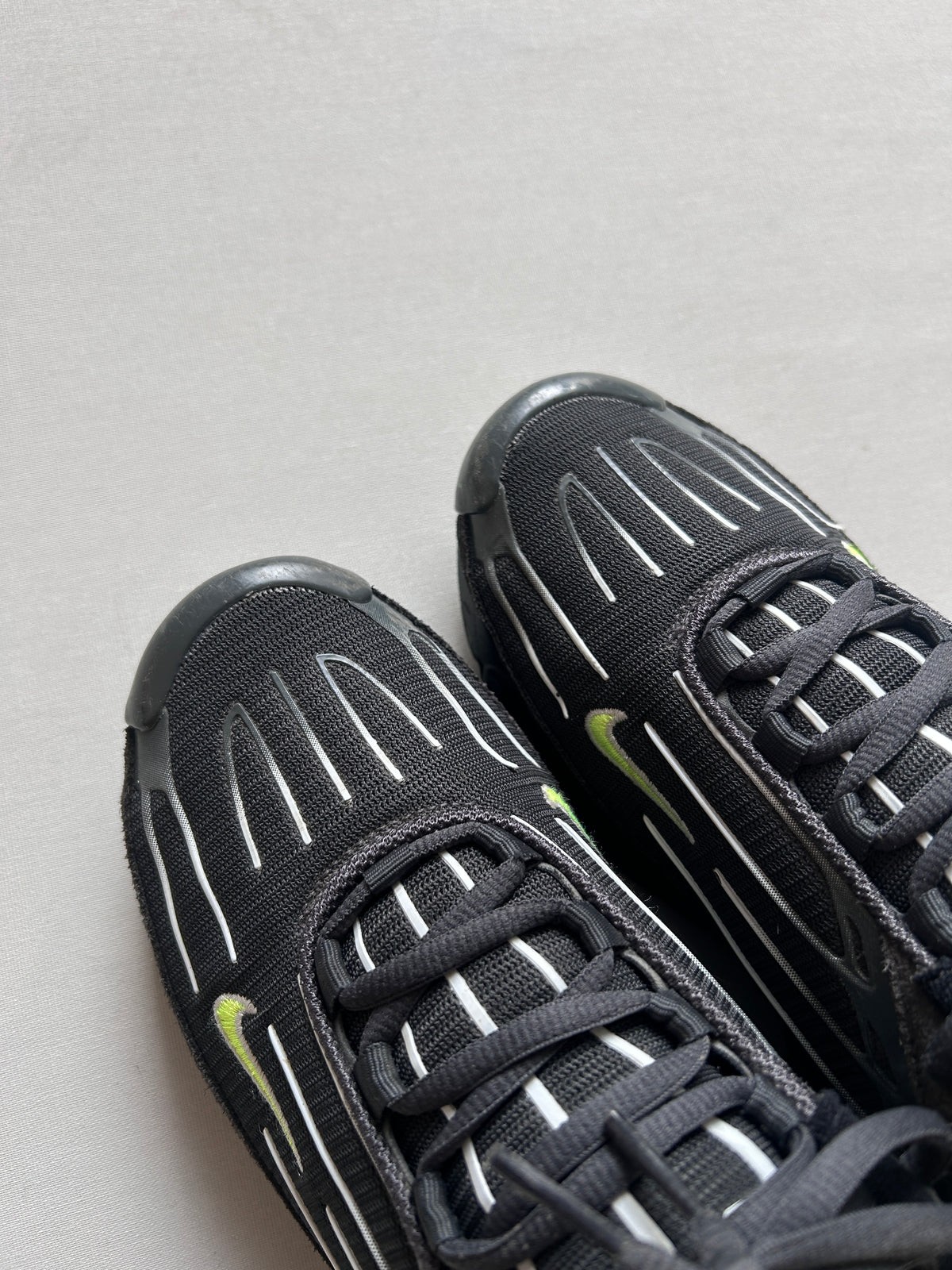 AIR MAX PLUS 3 “BLACK VOLT” 42,5EU