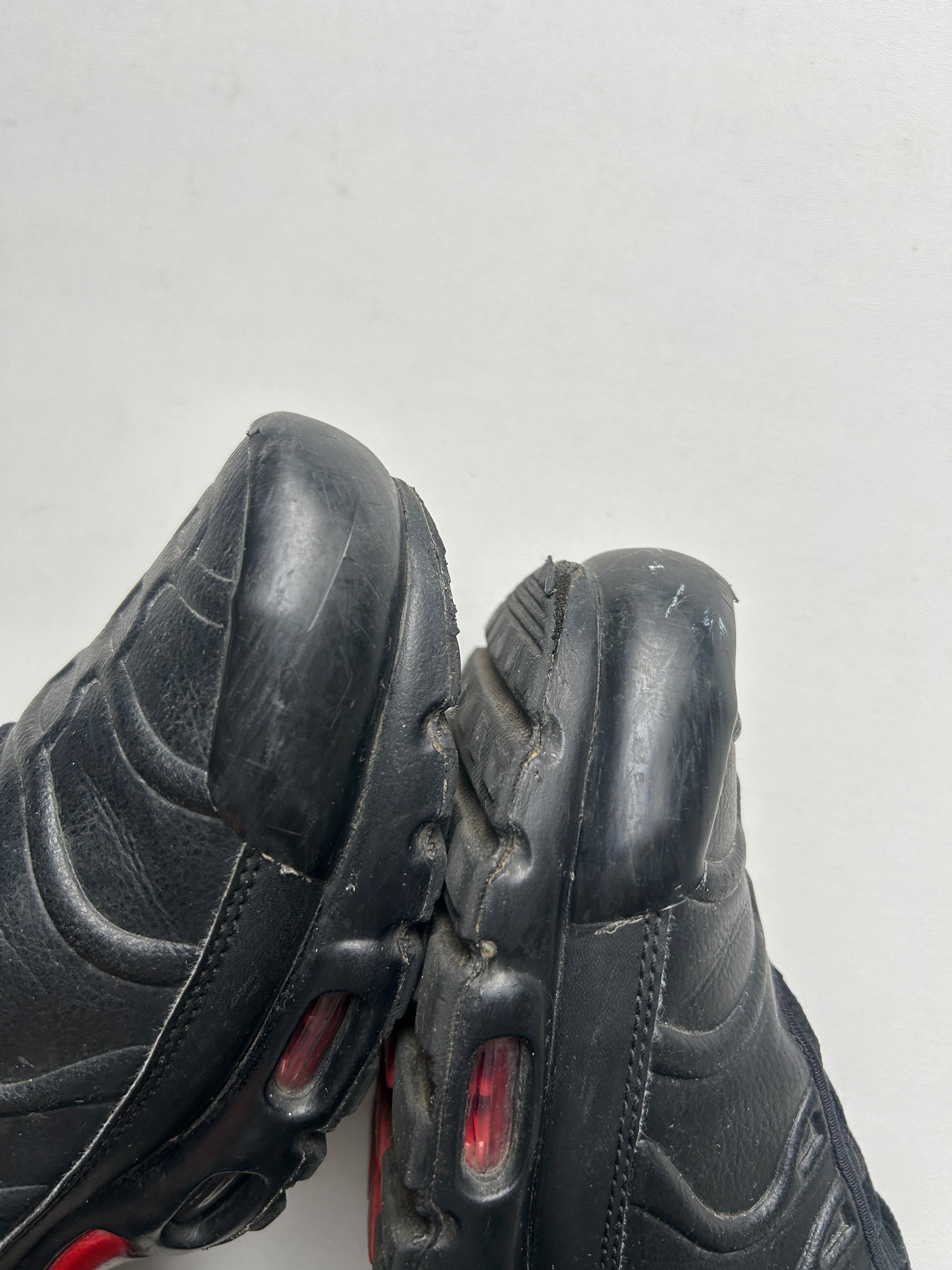 AIR MAX PLUS LTHR “BRED” 45EU