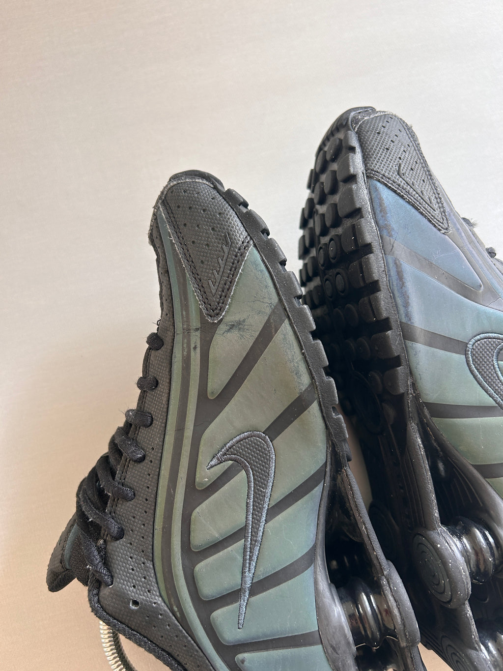 NIKE SHOX R4 REFLECTIVE SE (39EU)