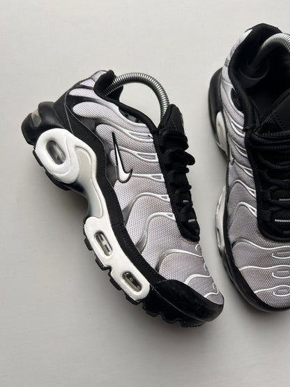 AIR MAX PLUS “BLACK/WHITE” 38EU