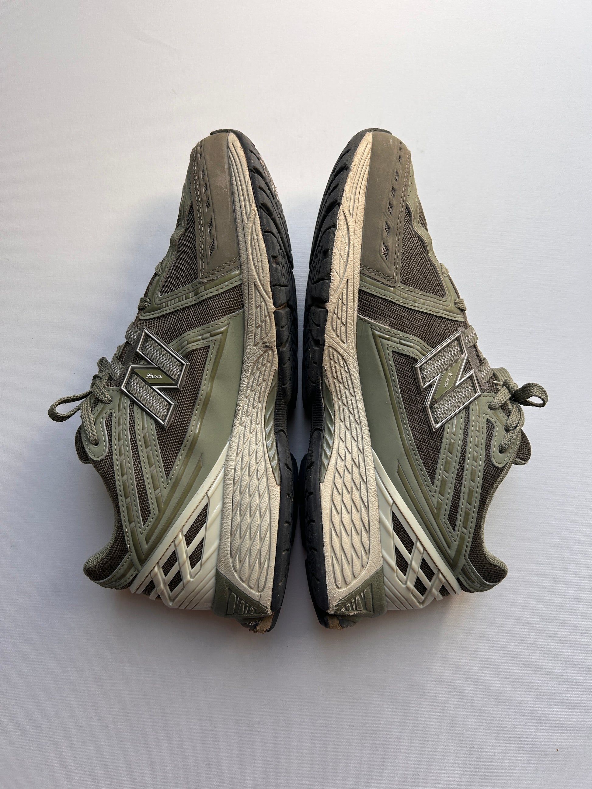 NB1906R “OLIVE” 45EU