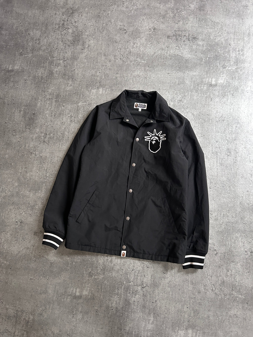 A BATHING APE STATUE OF LIBERTY COACH JACKET (M)