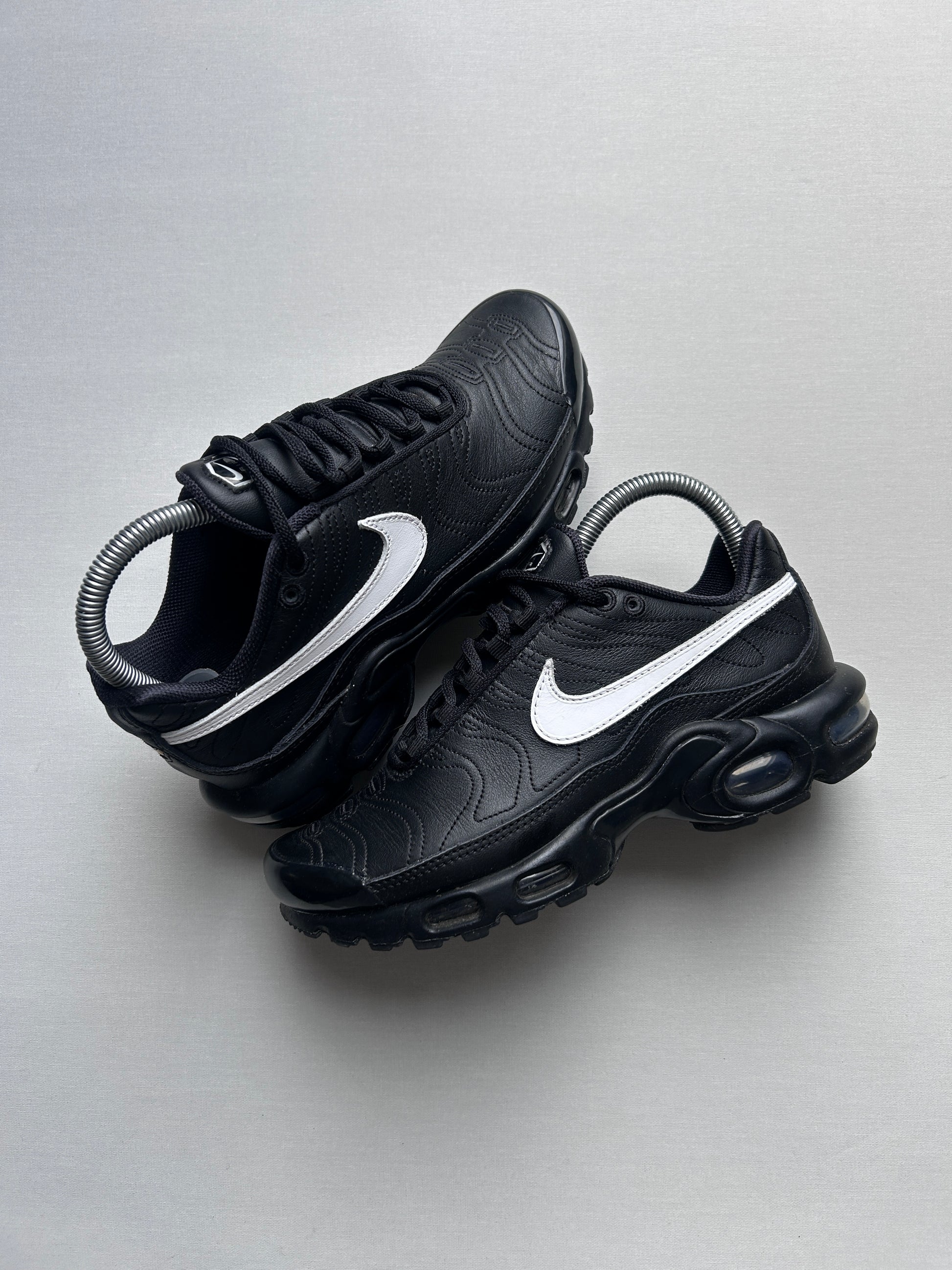 AIR MAX PLUS TNPO “BLACK” 37,5EU