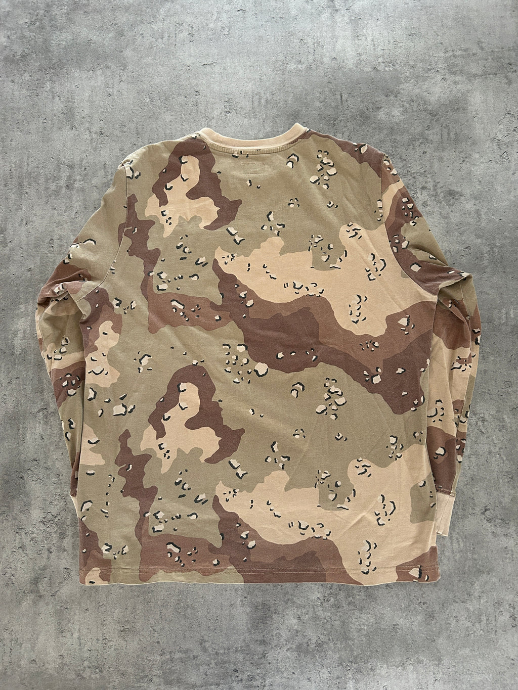 SUPREME NEEDLEPOINT PATCH DESERT CAMO LS (L)