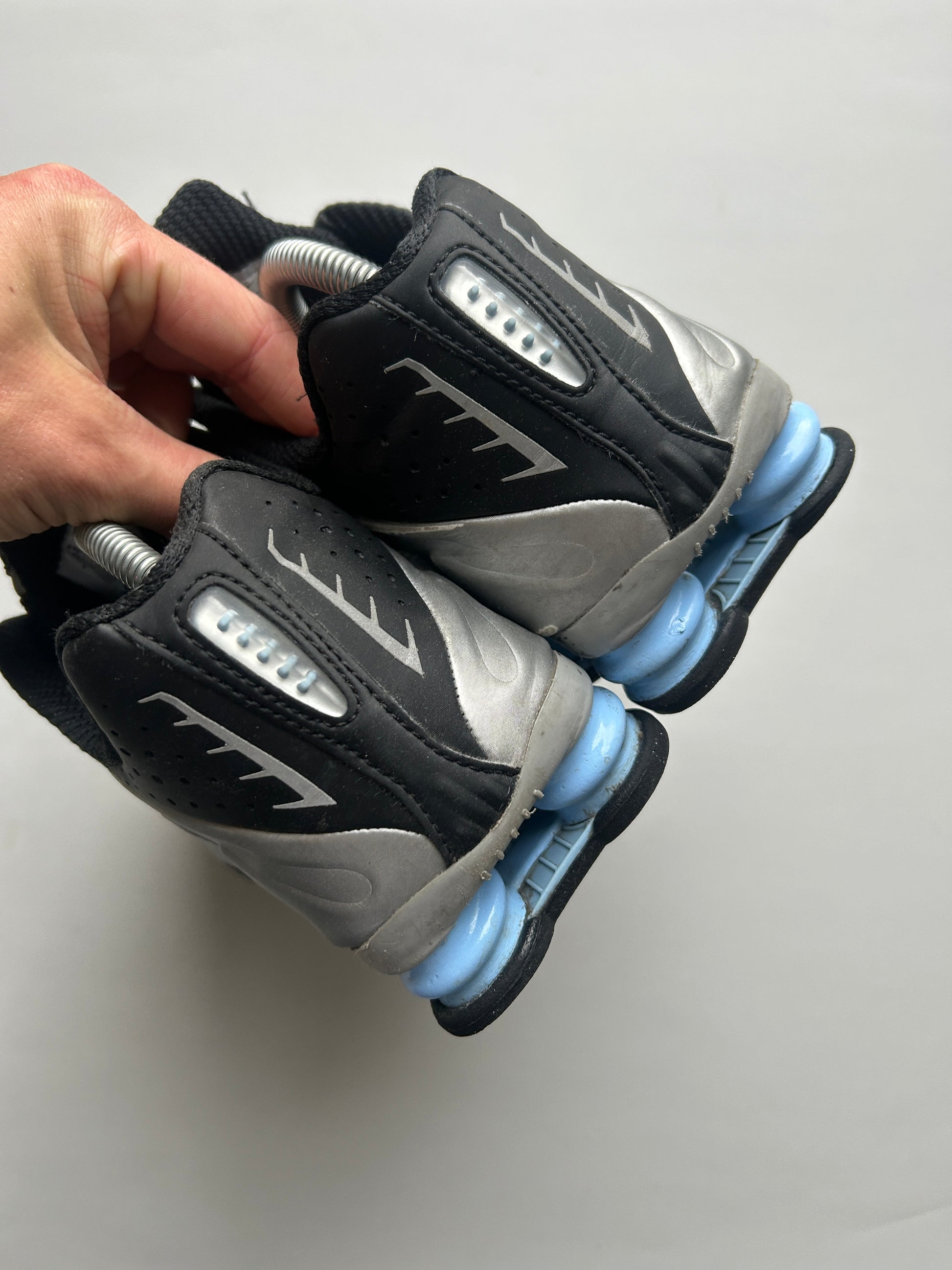 NIKE SHOX R4 “BLACK/SILVER/BLUE” 42EU