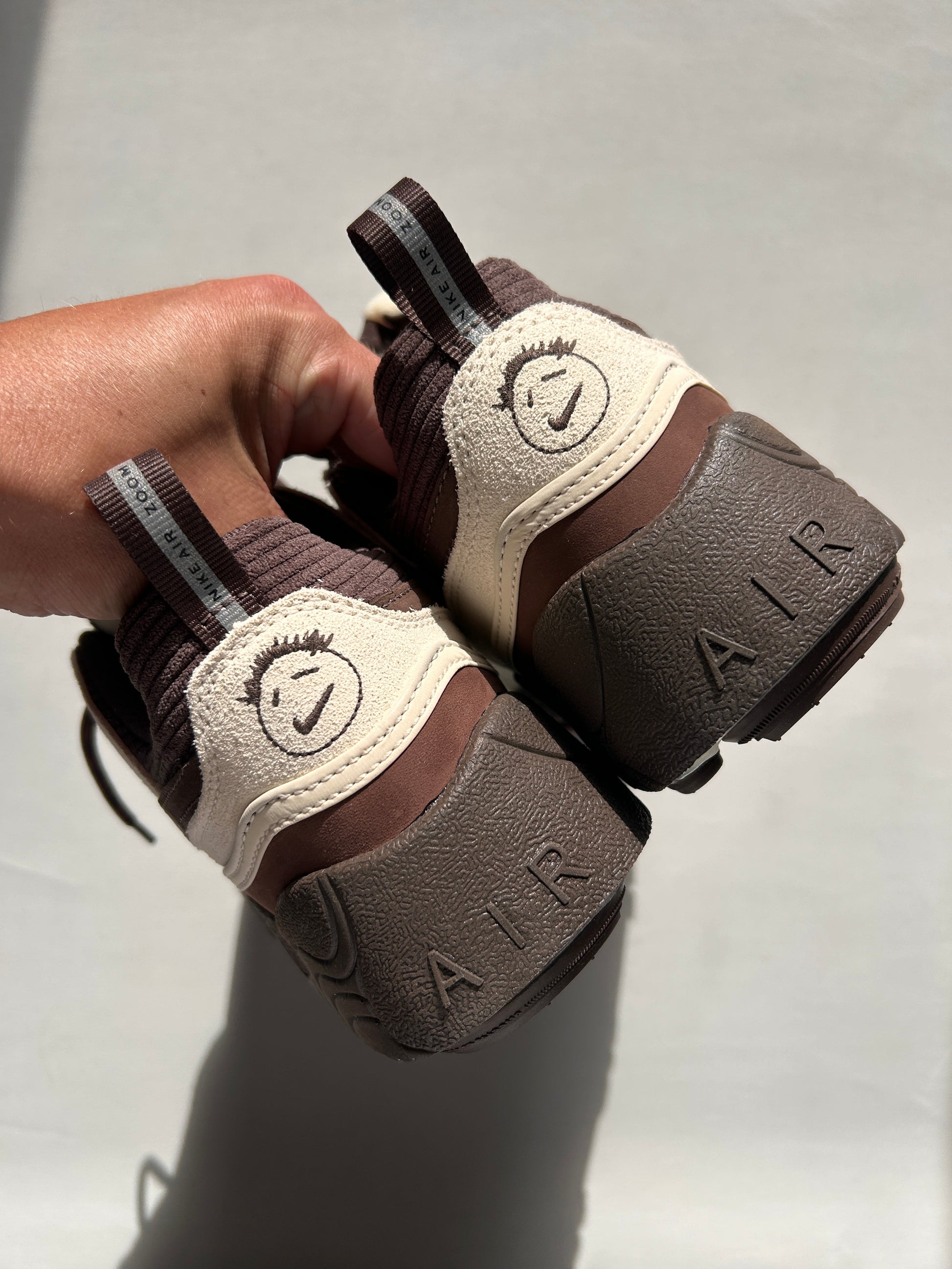 NIKE ZOOM FIELD JAXX X TRAVIS SCOTT (43EU)