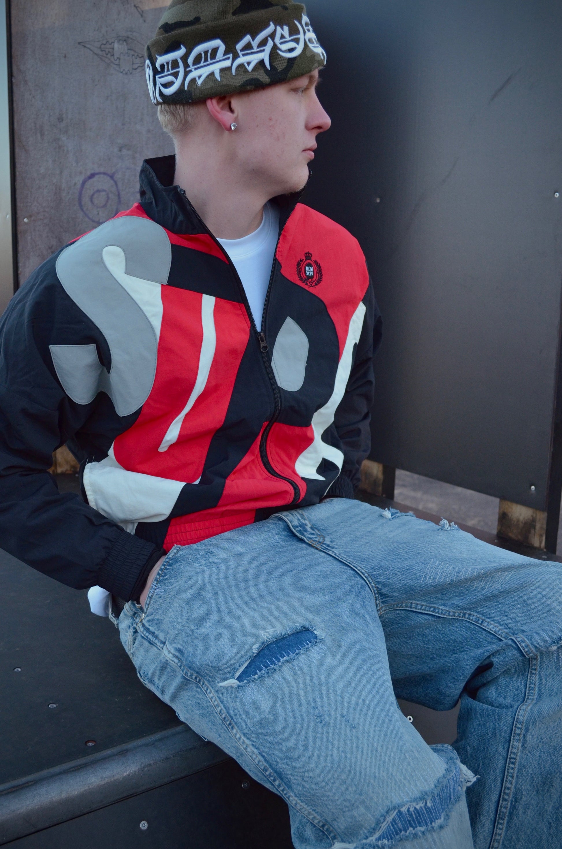 SUPREME BIG LETTER TRACKJAKKE (M)