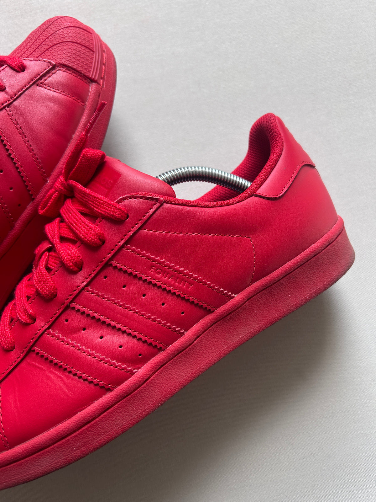 ADIDAS SUPERSTAR X PHARELL WILLIAMS (43EU)