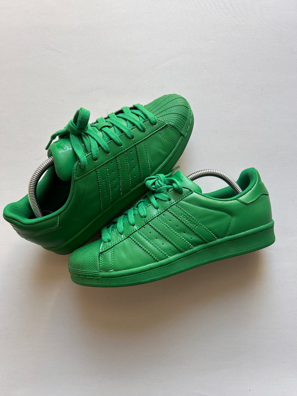 ADIDAS SUPERSTAR X PHARELL (42EU)