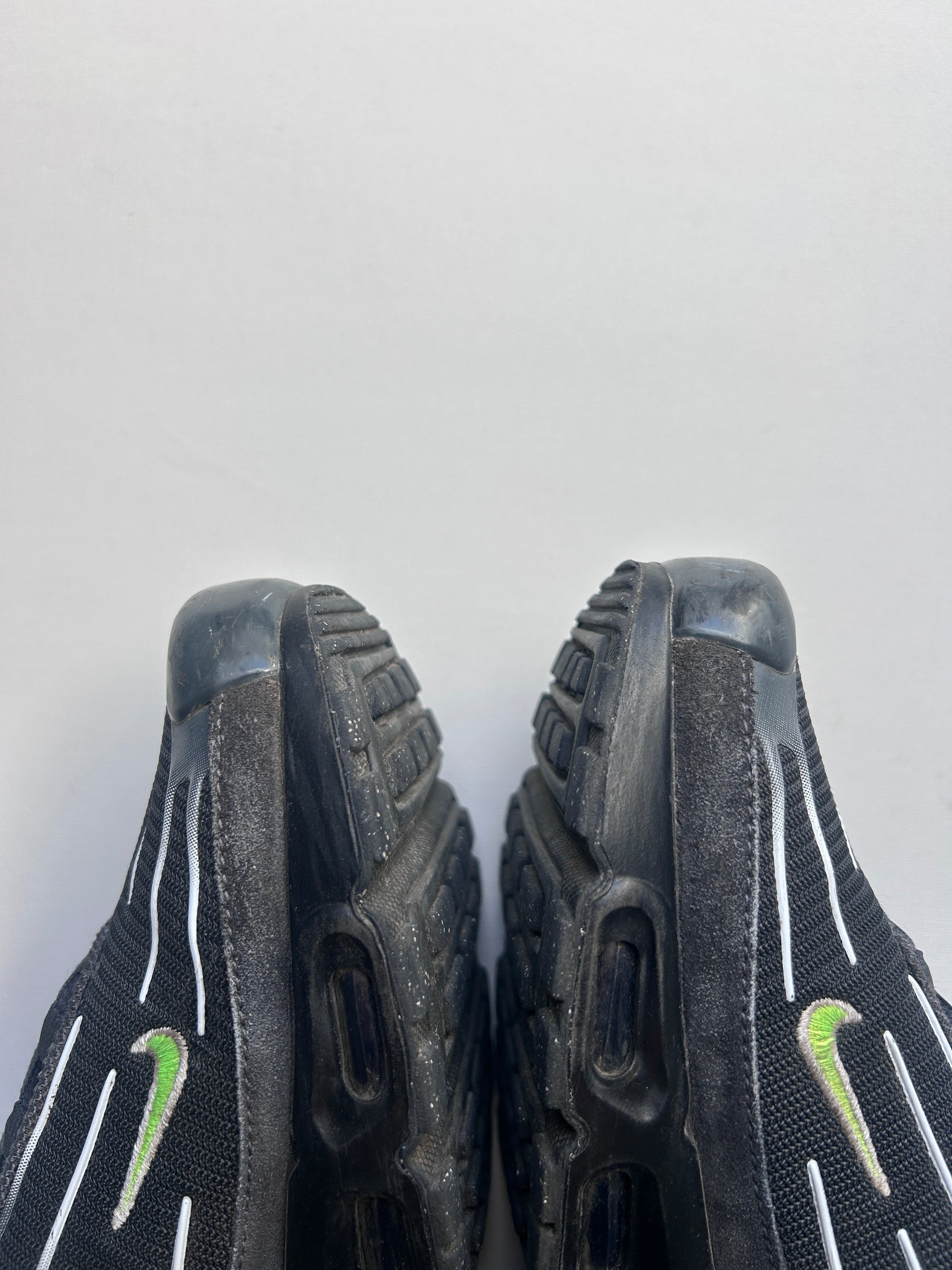 AIR MAX PLUS 3 “BLACK/NEON” 42,5EU
