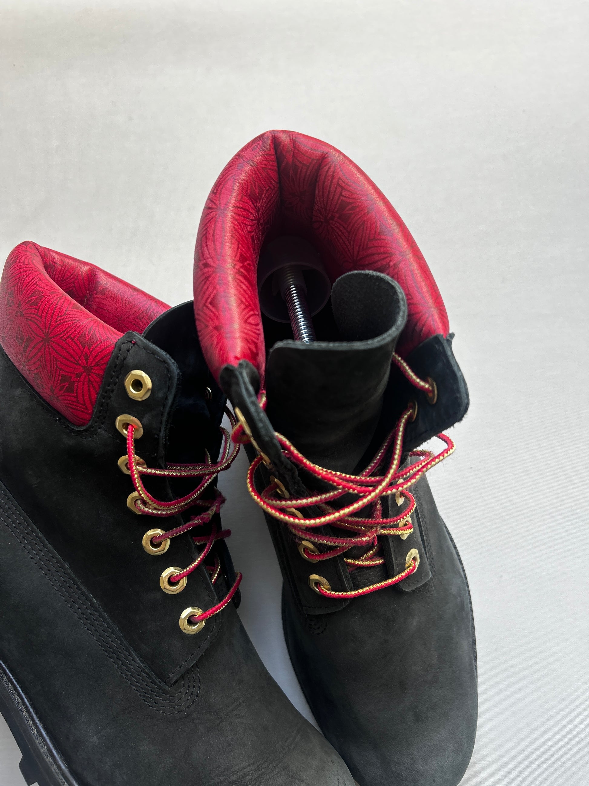 TIMBERLAND 6INCH BOOT “BLACK/RED” 45EU