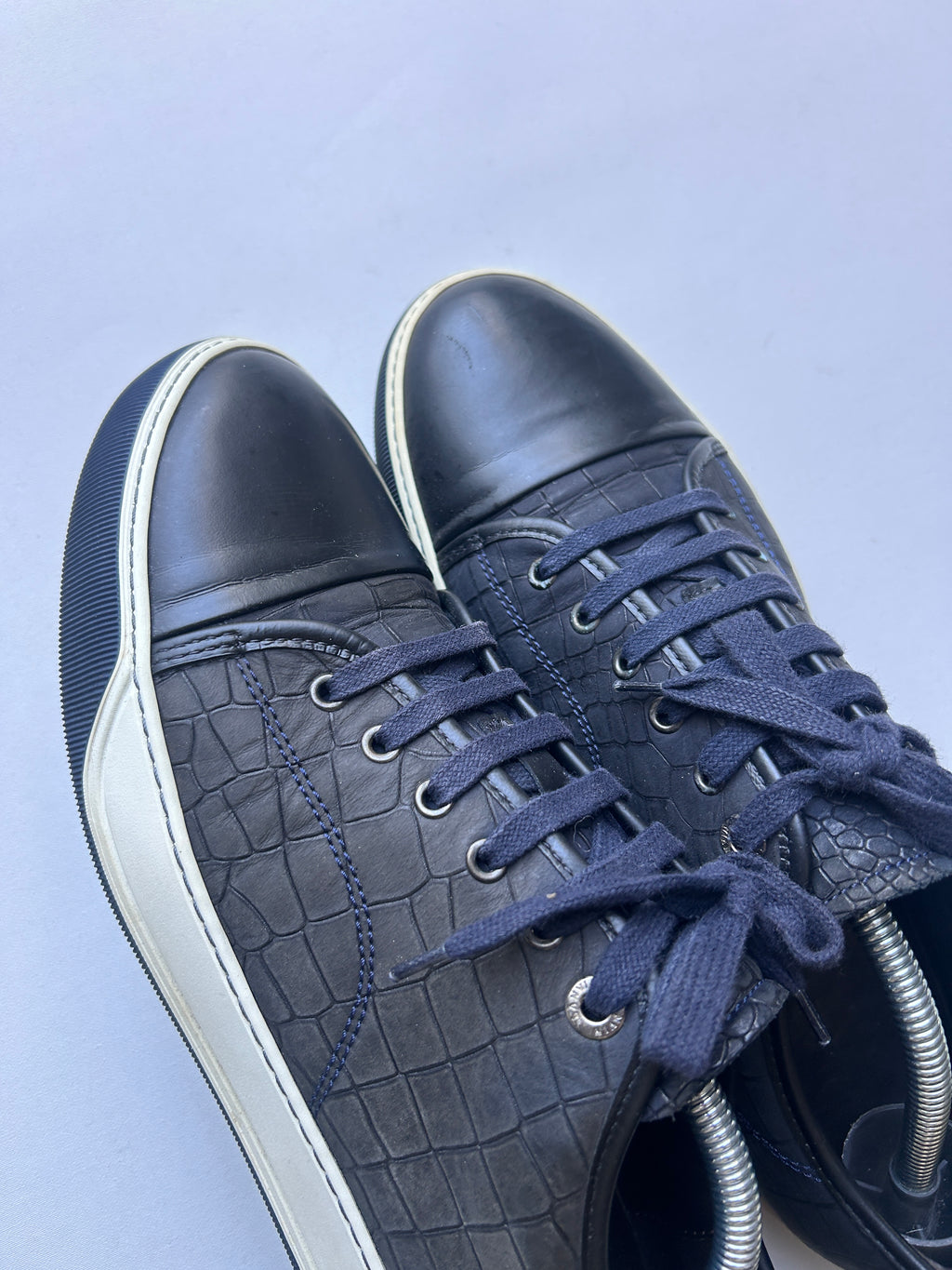 LANVIN DBB1 NAVY CROCSKIN (44EU)