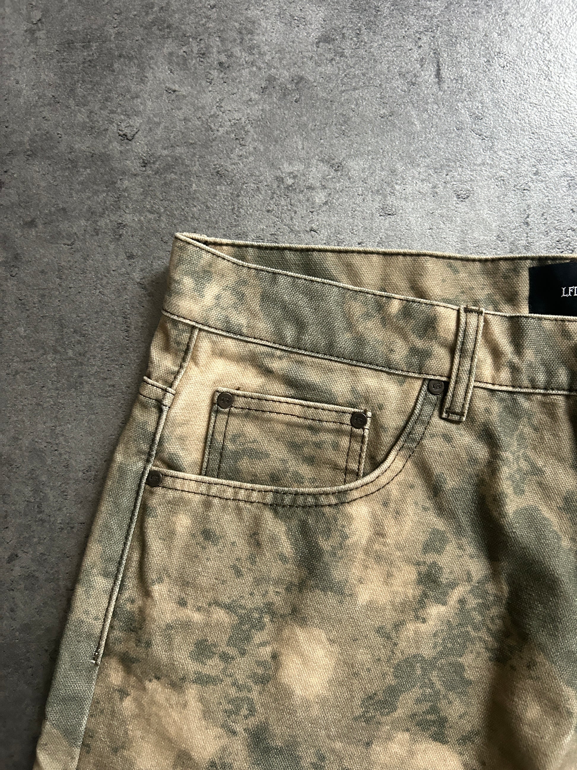 LFDY CAMO JEANS (M/W32)