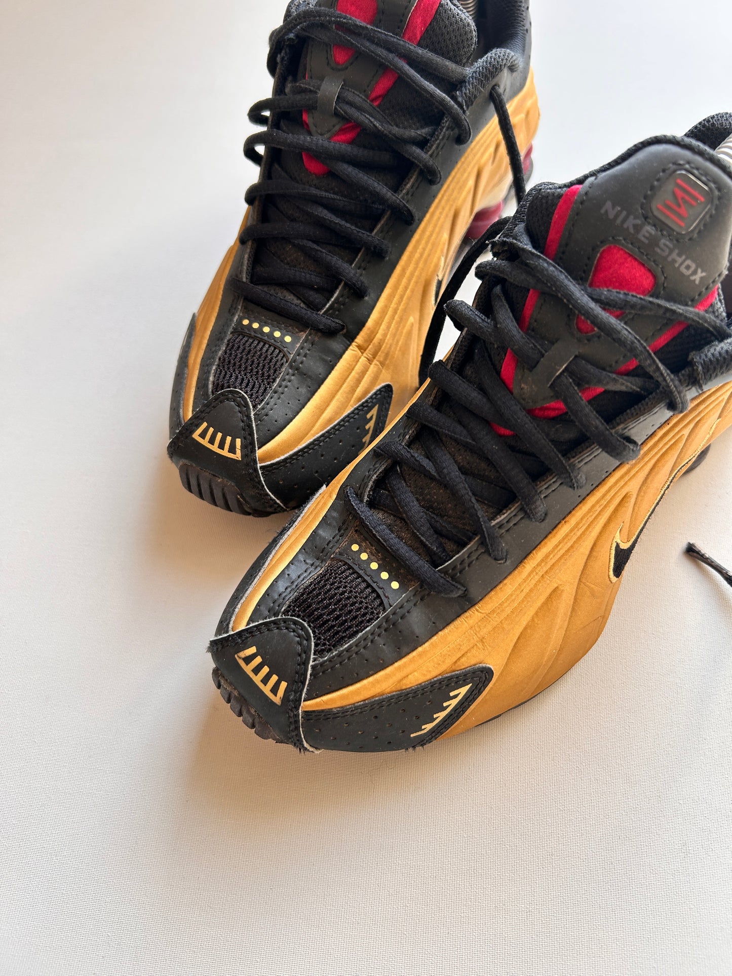 NIKE SHOX R4 “METALLIC GOLD” 39EU