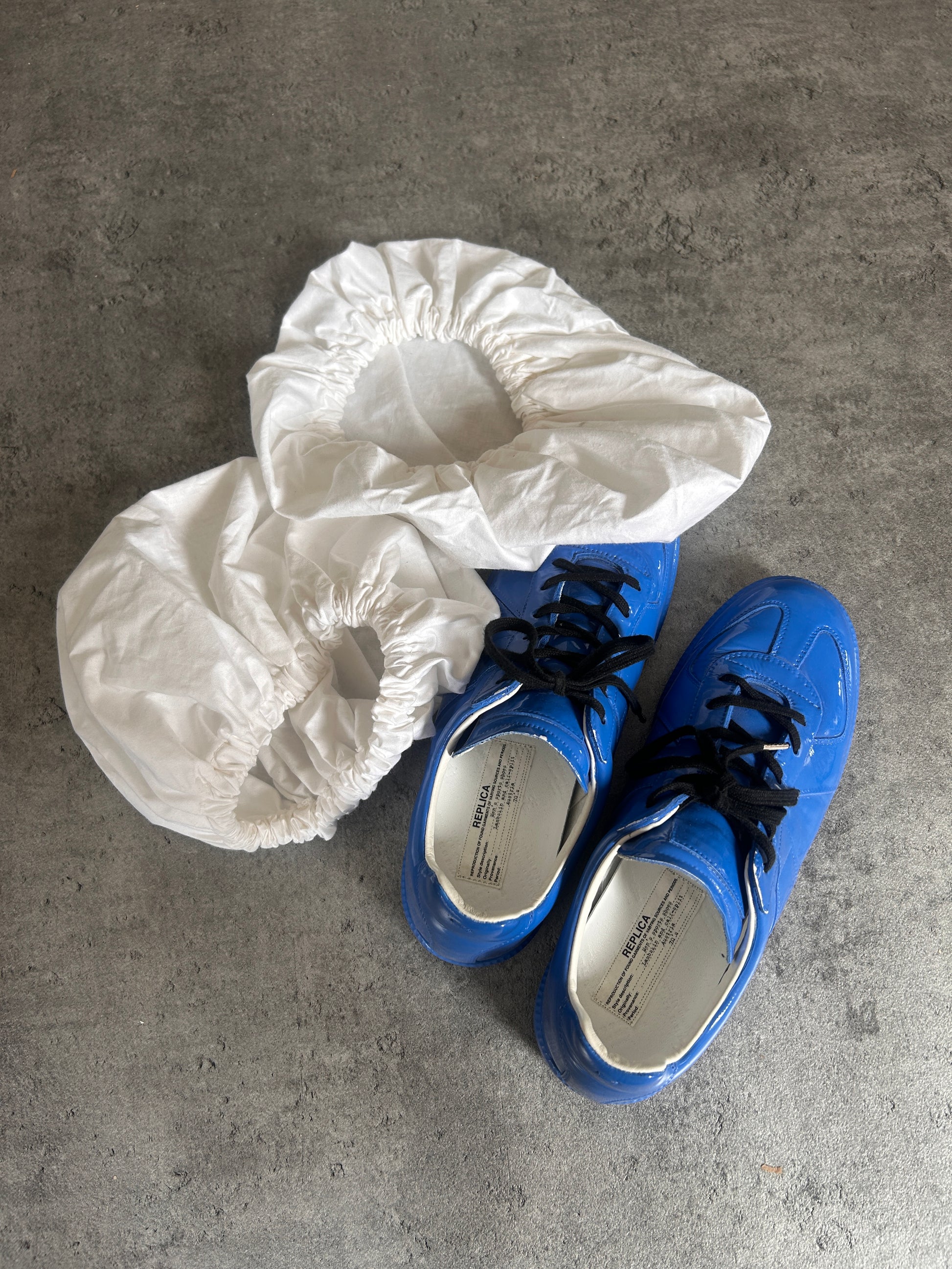 MAISON MARGIELA GATS “PATENT BLUE” 42EU