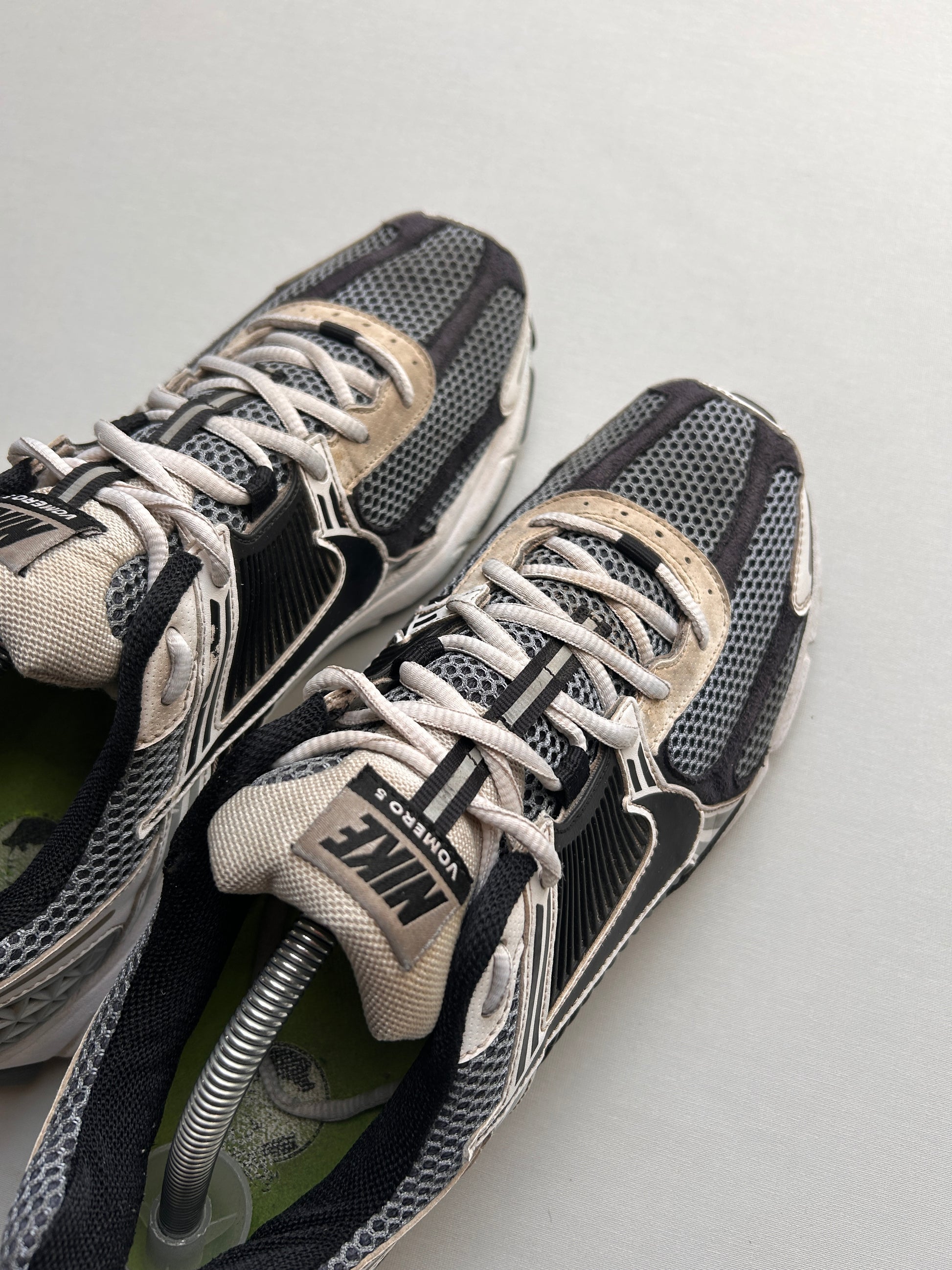 NIKE VOMERO 5 “BLACK/GREY/WHITE” 45EU