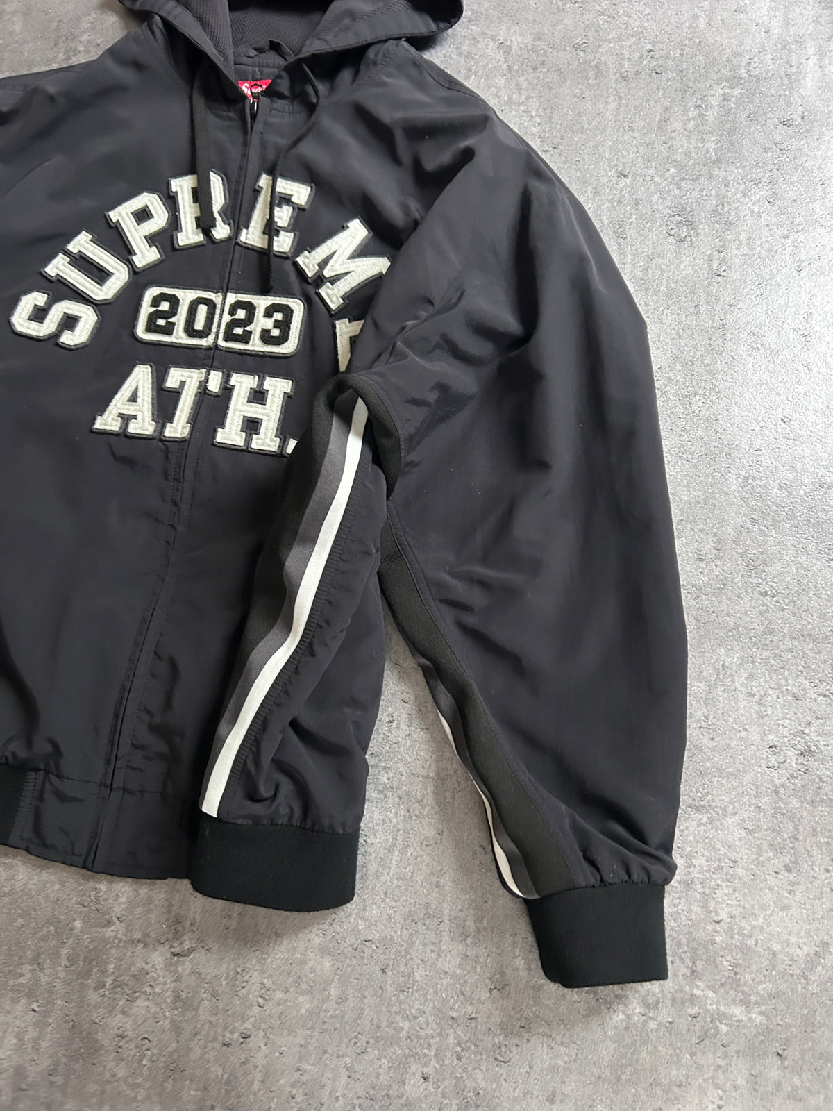 SUPREME APPLIQUE HOODED TRACKJACKET (XL)