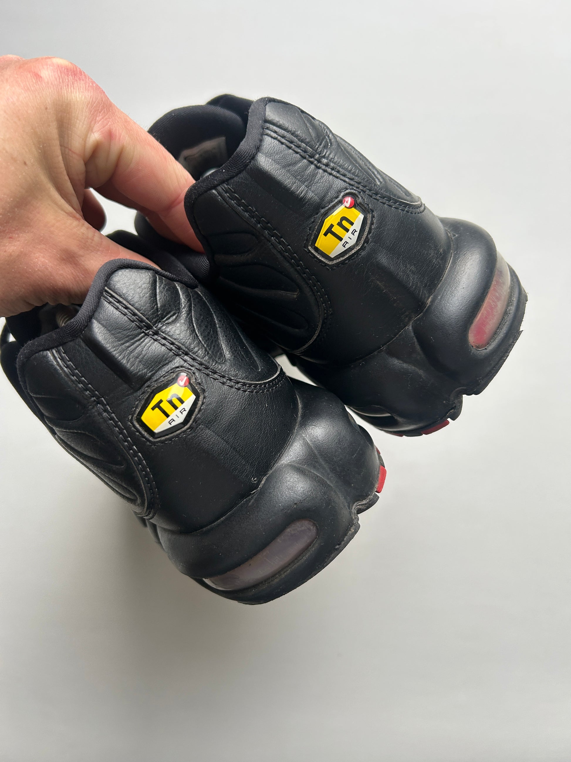 AIR MAX PLUS LTHR “BRED” 45EU