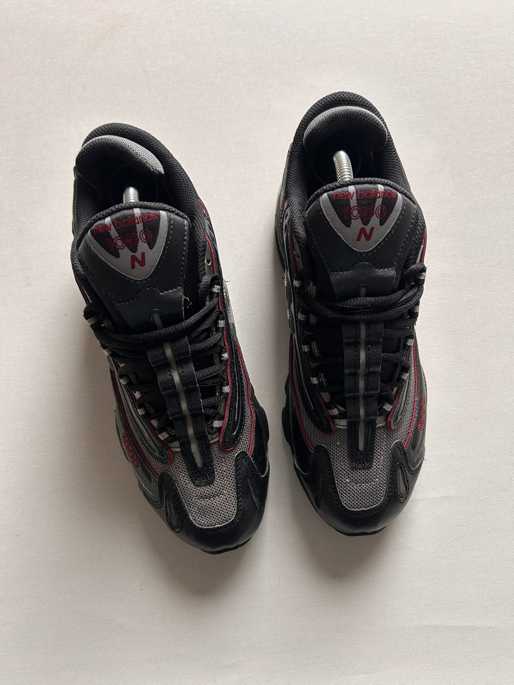 NB1000 “BLACK/RED” 42,5EU