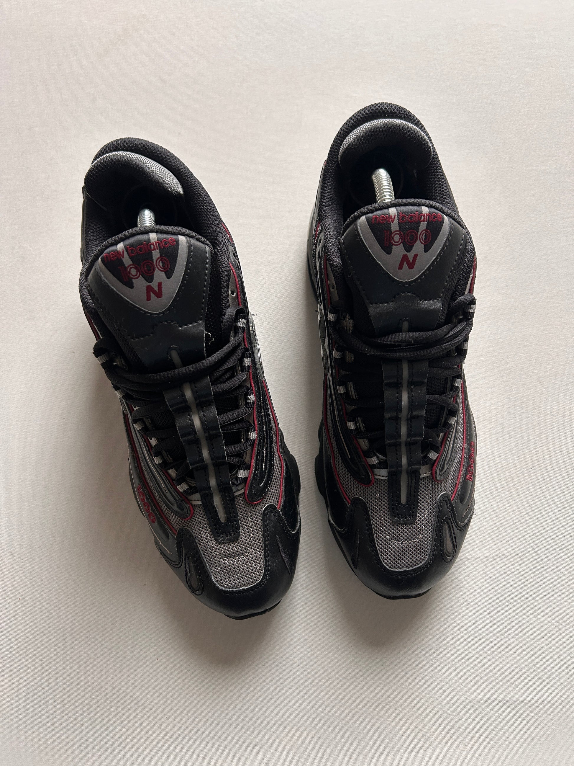 NB1000 “BLACK/RED” 42,5EU