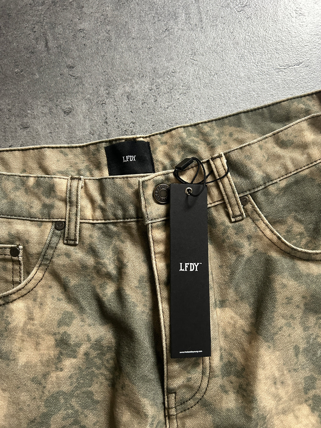 LFDY CAMO JEANS (M/W32)