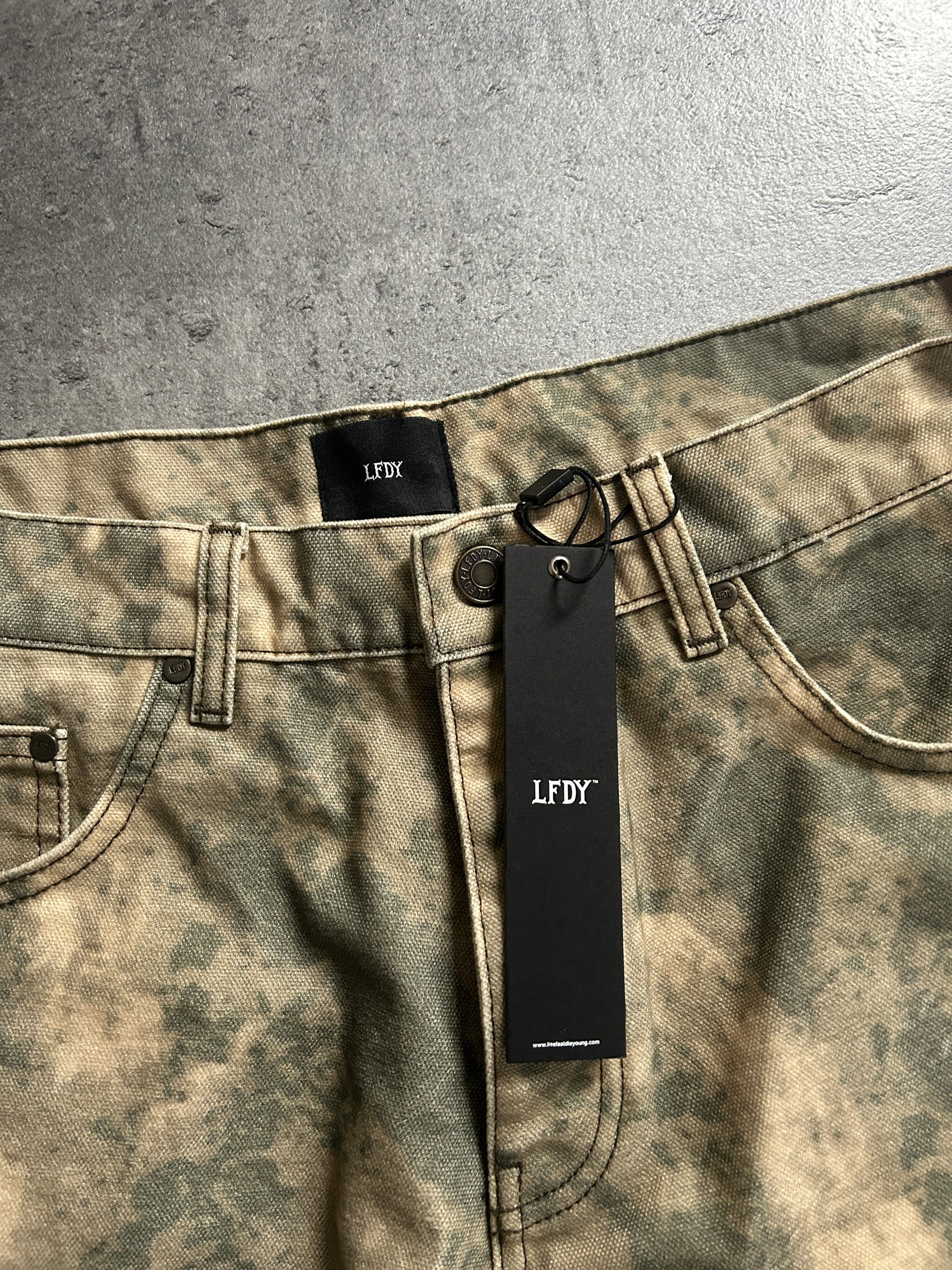 LFDY CAMO JEANS (M/W32)