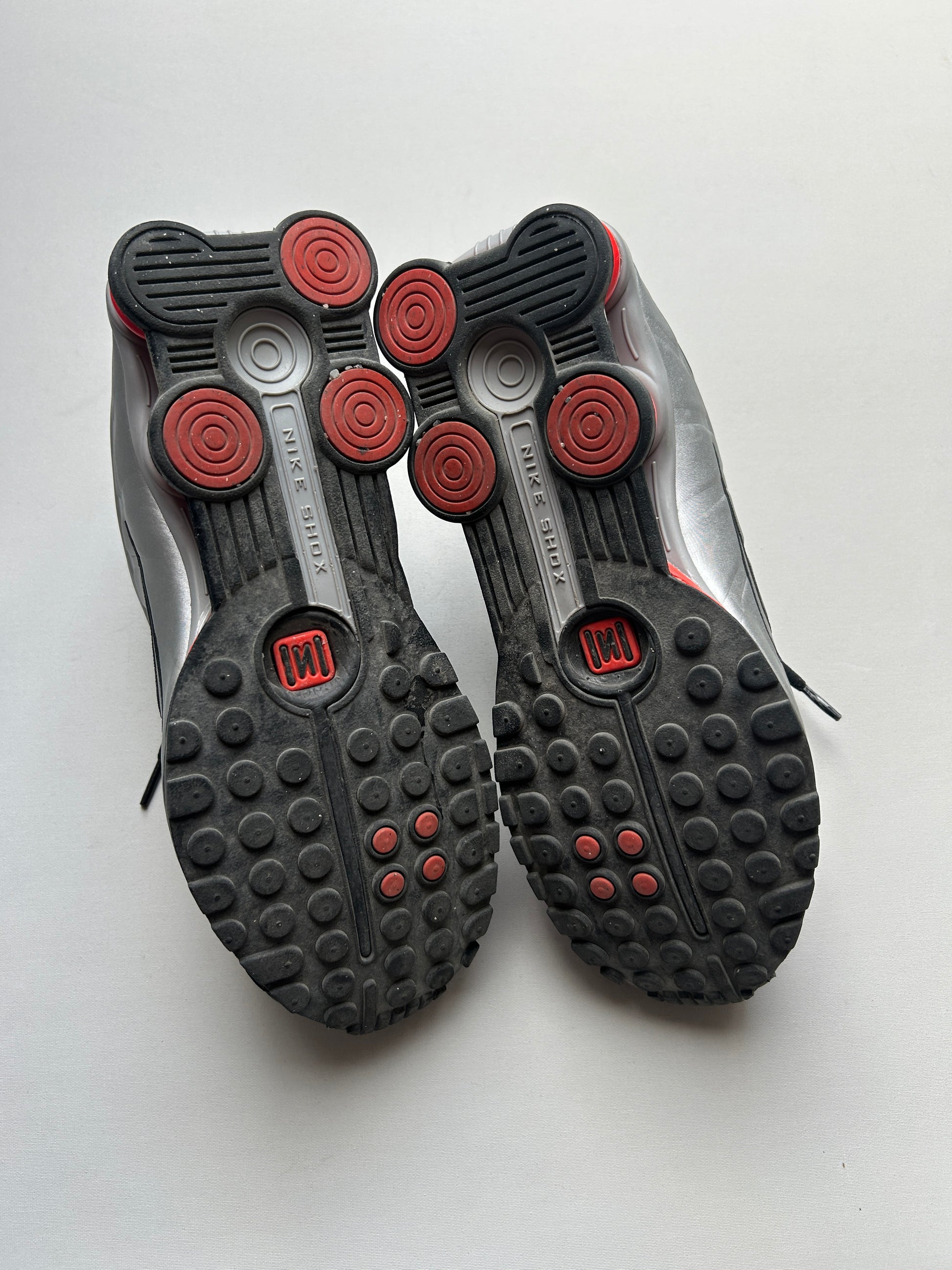 NIKE SHOX R4 “METALLIC SILVER RED” 42,5EU