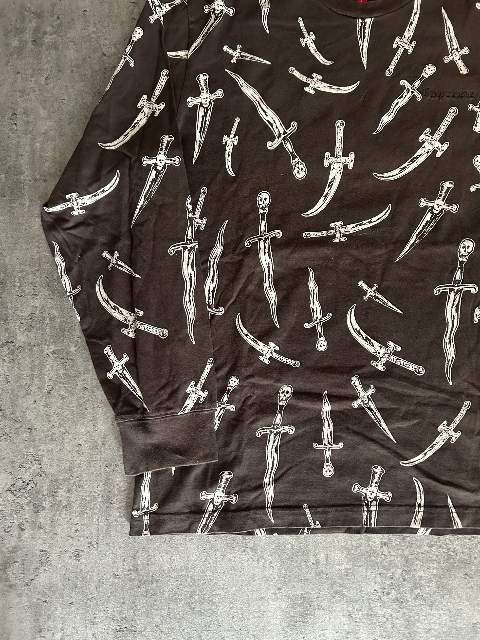 SUPREME DAGGERS LONGSLEEVE (L)