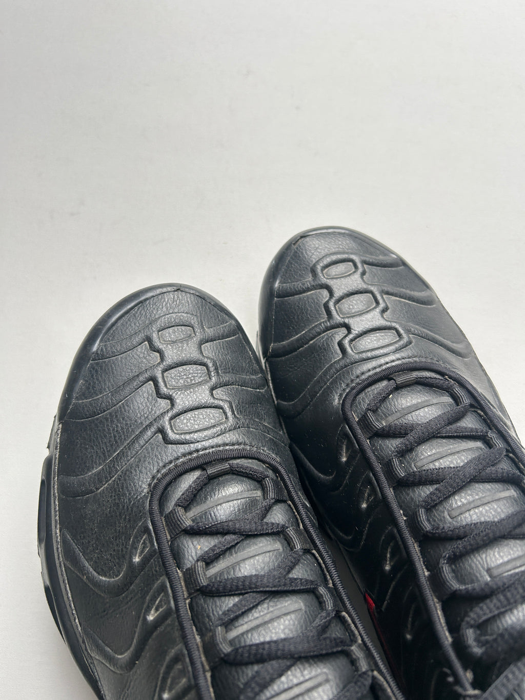 AIR MAX PLUS LTHR “BRED” 45EU