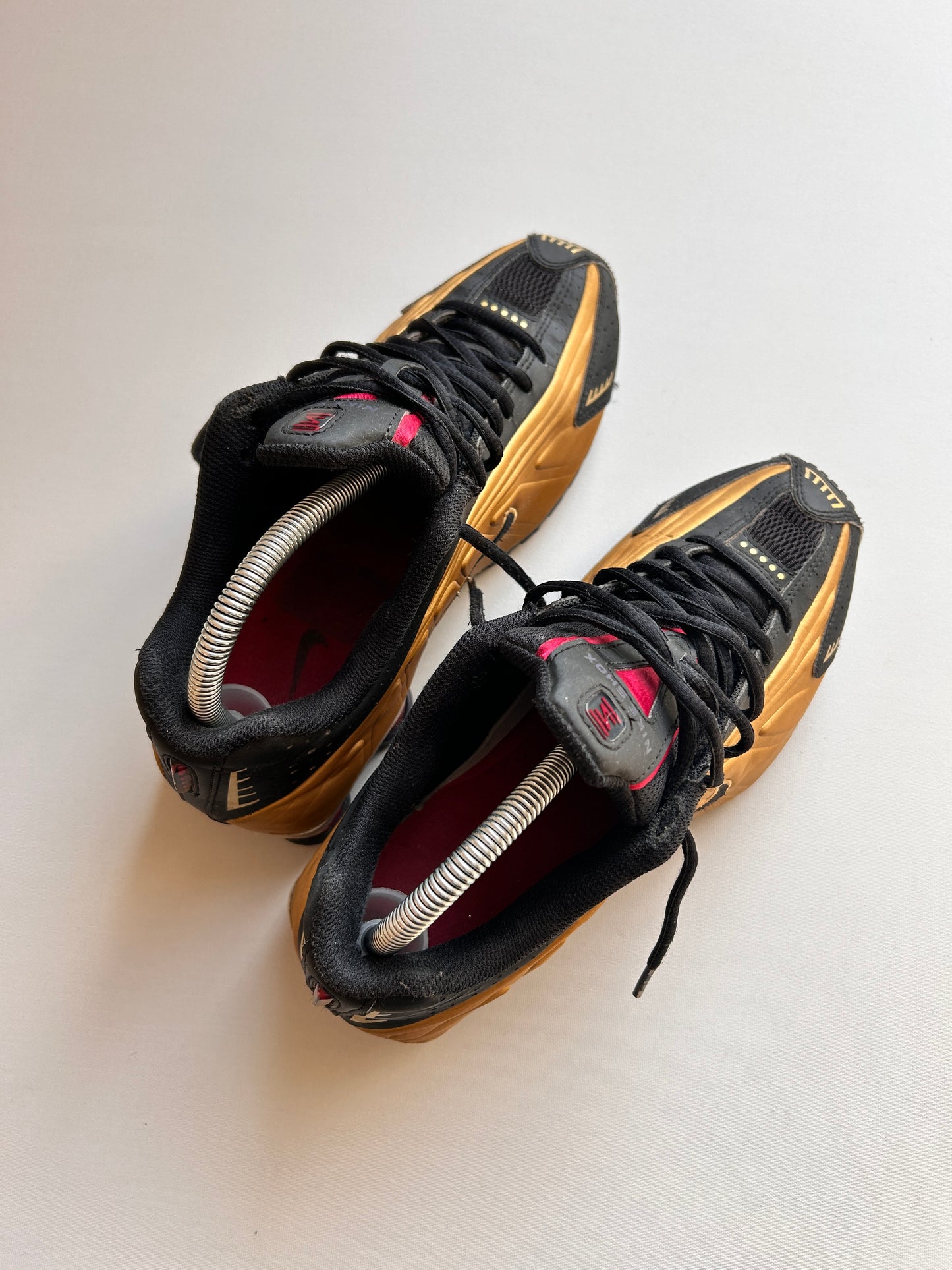 NIKE SHOX R4 “METALLIC GOLD” 39EU