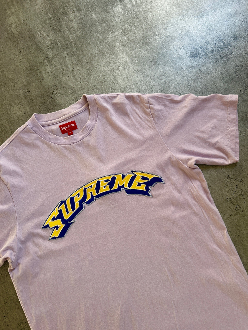 SUPREME APPLIQUE ARC TEE (M)