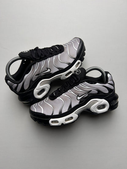 AIR MAX PLUS “BLACK/WHITE” 38EU