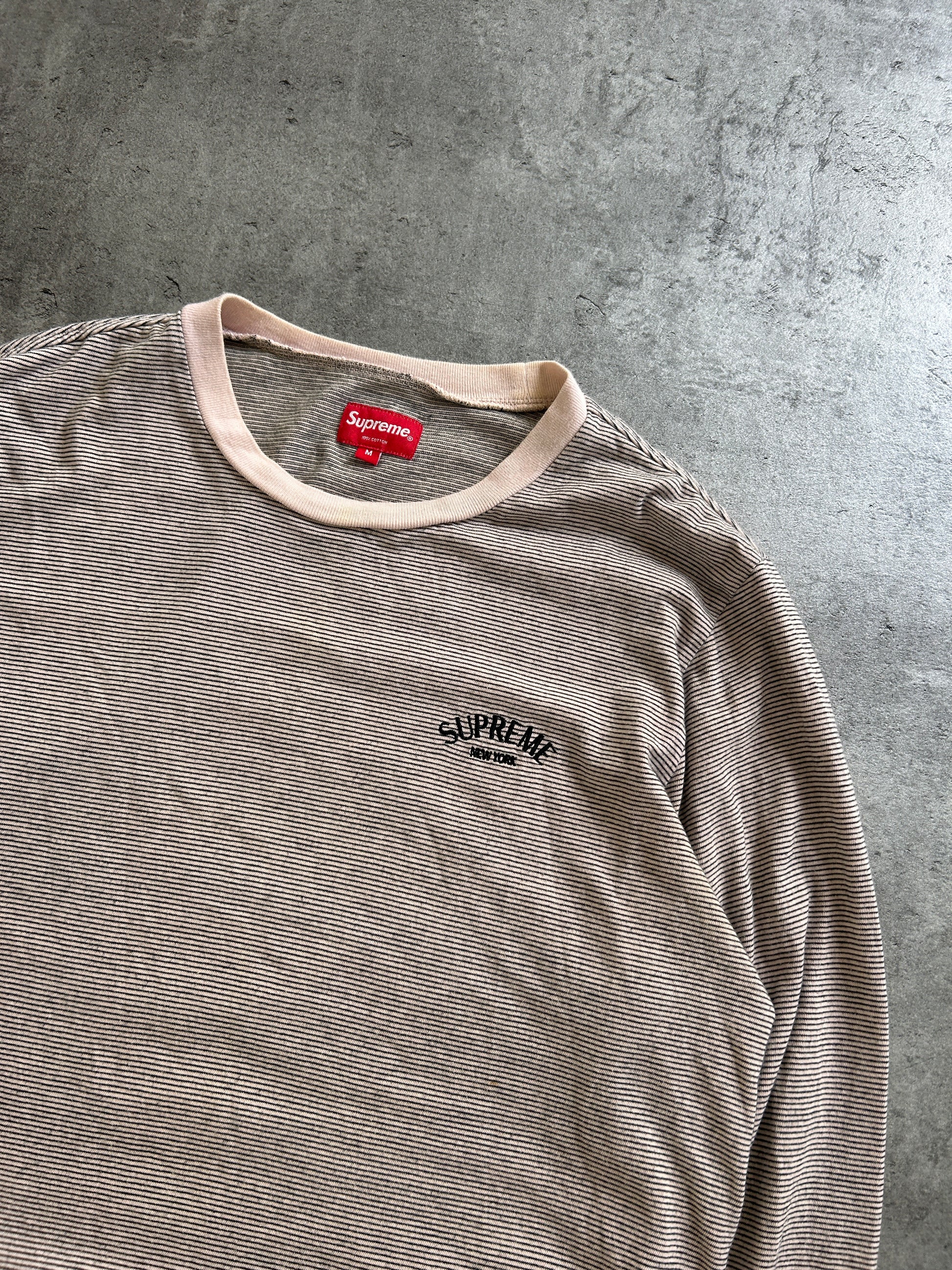 SUPREME STRIPE BORDER ARC LOGO (M)