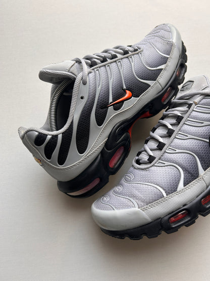 AIR MAX PLUS “GREY PICANTE RED” 45EU