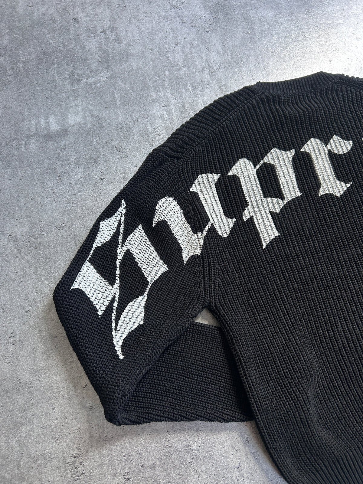 SUPREME OLD ENGLISH CRACKED PRINT (XS)