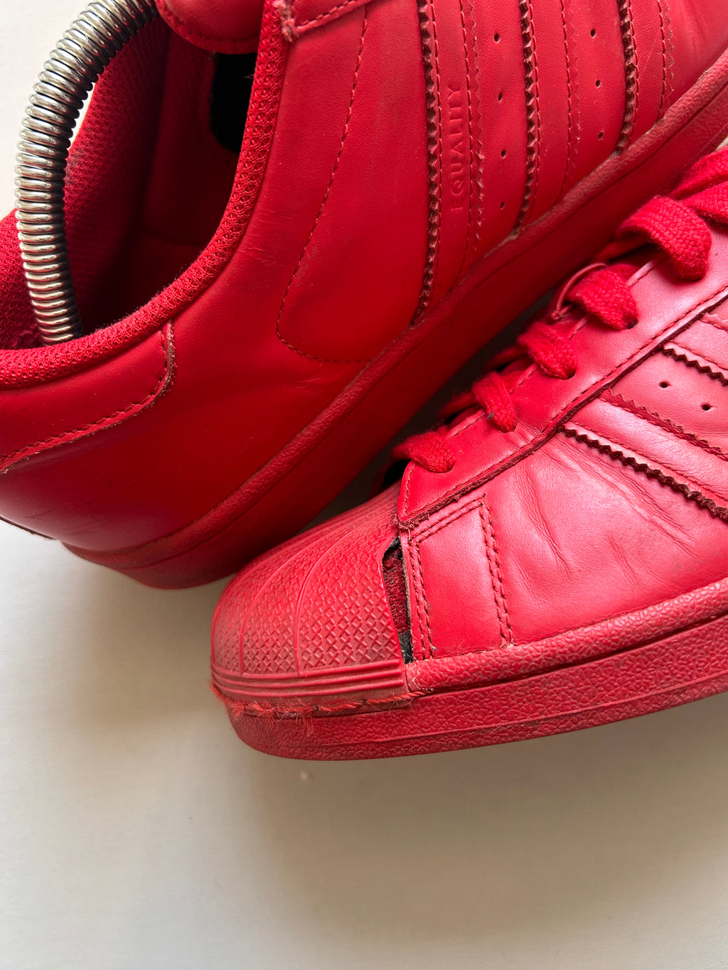 ADIDAS SUPERSTAR X PHARELL (44EU)