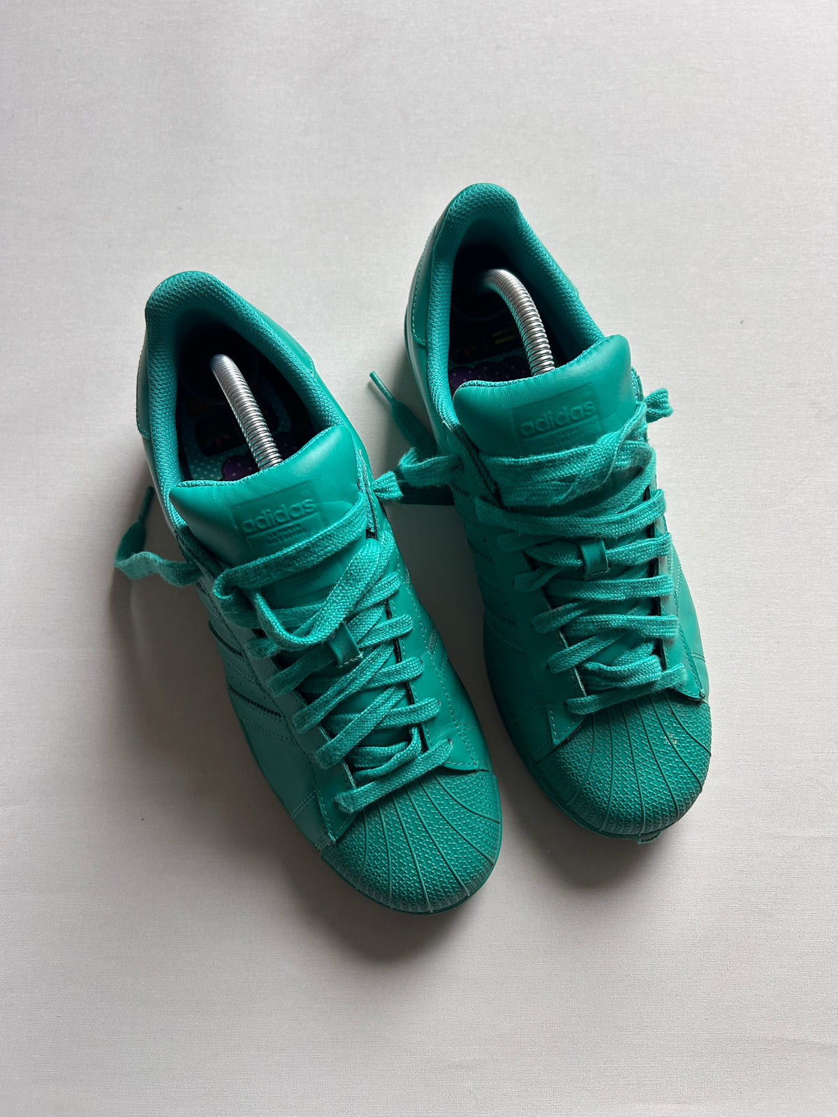 ADIDAS SUPERSTAR X PHARELL (43EU)
