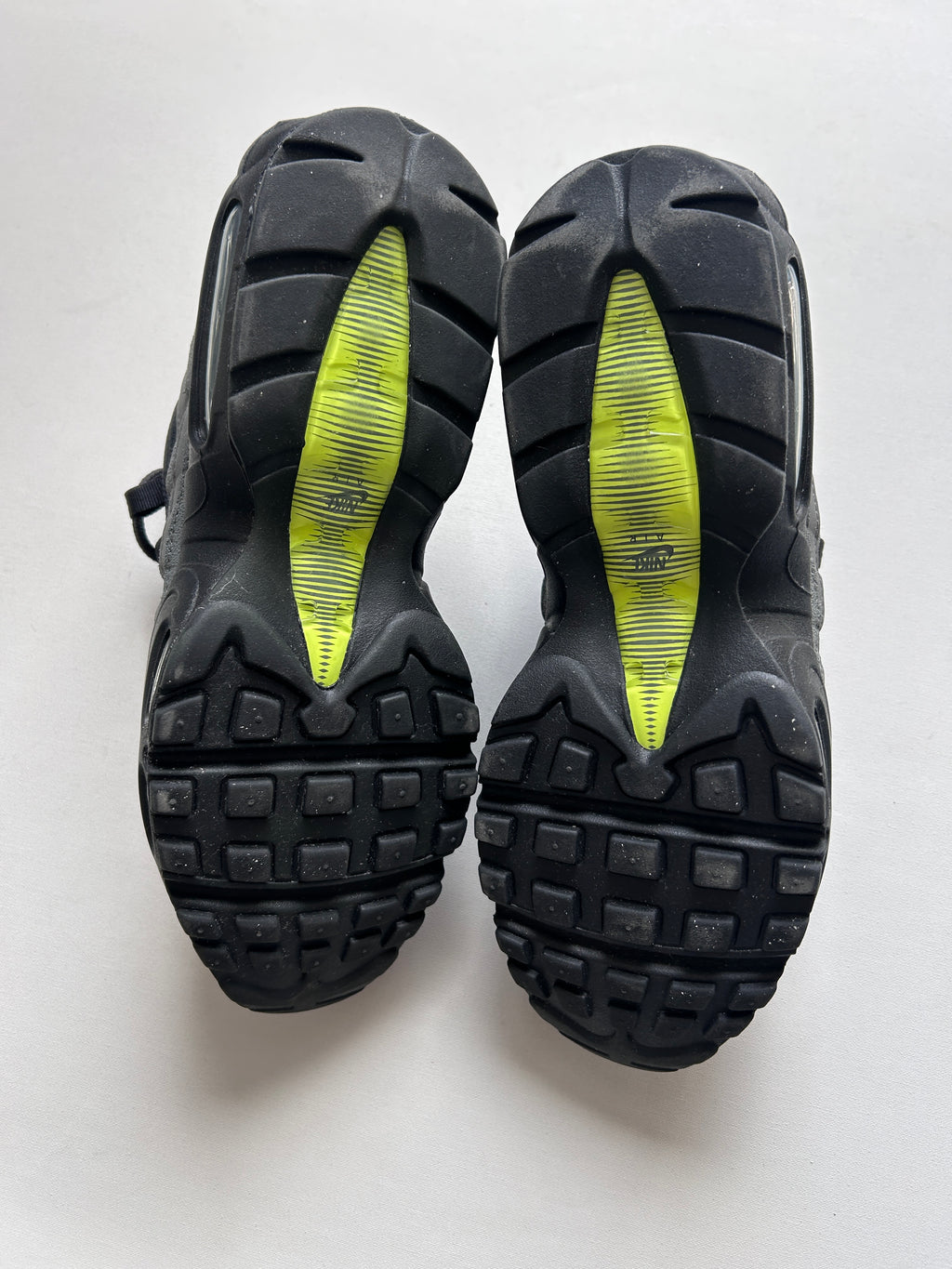 AIR MAX 95 “GREY VOLT” 42EU