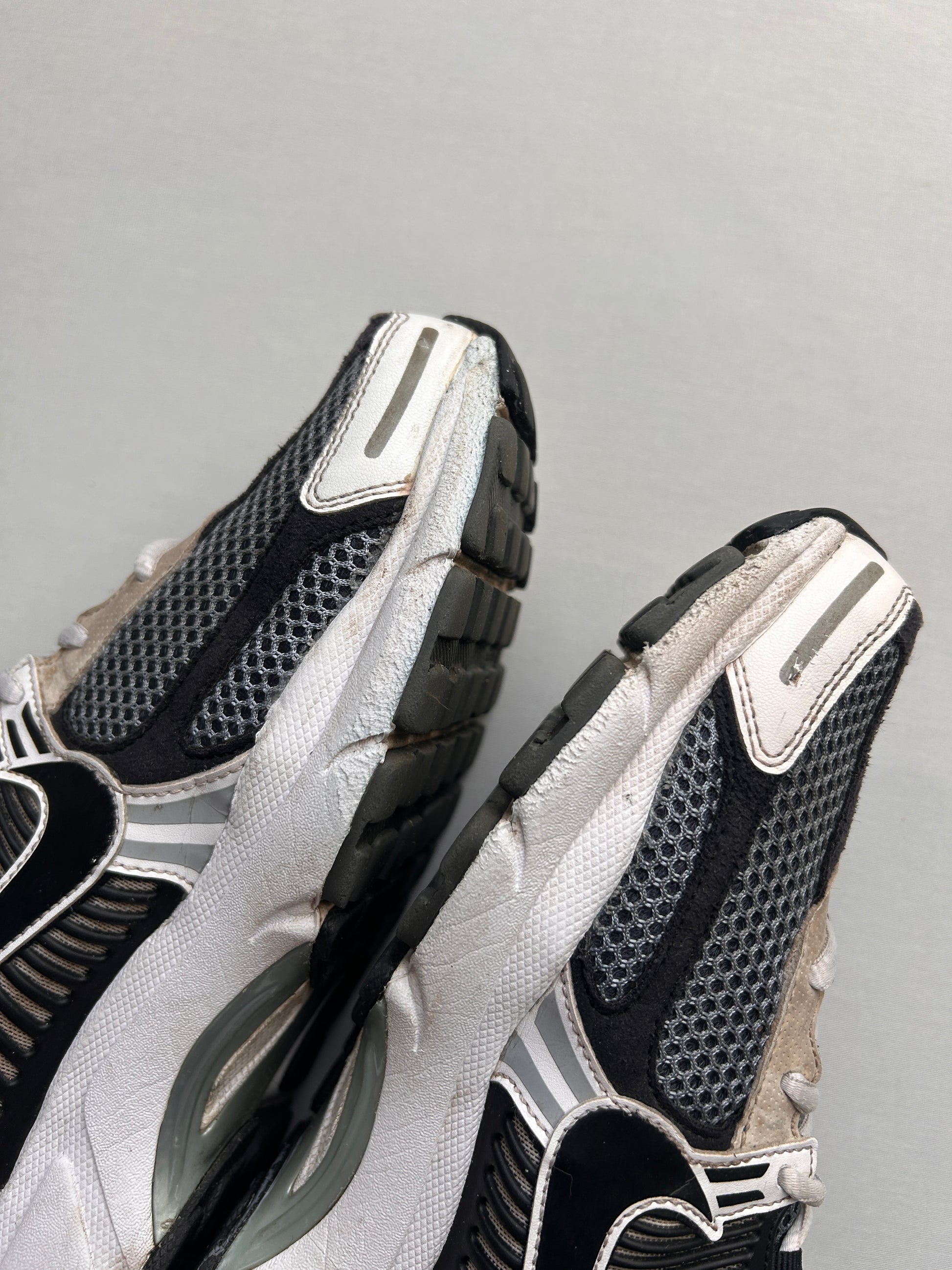 NIKE VOMERO 5 “BLACK/GREY/WHITE” 45EU