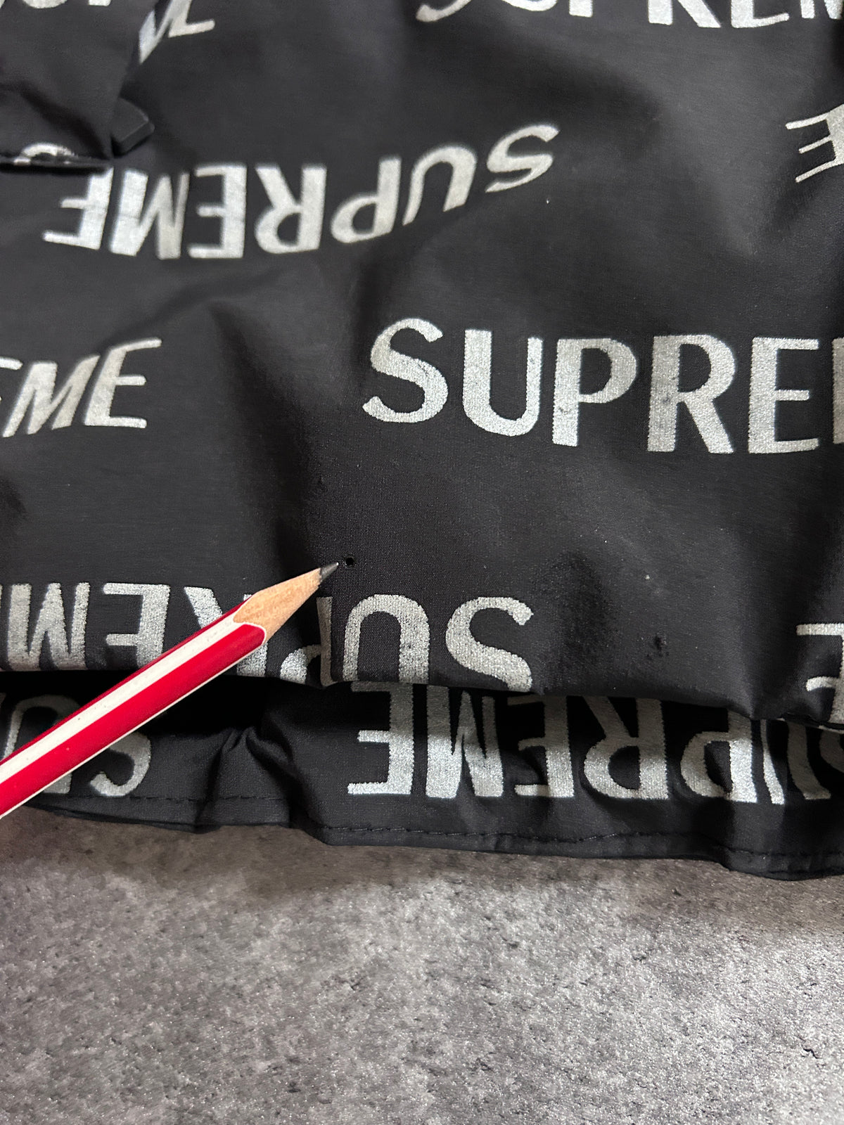 SUPREME REPEAT REFLECTIVE JACKET (XL)