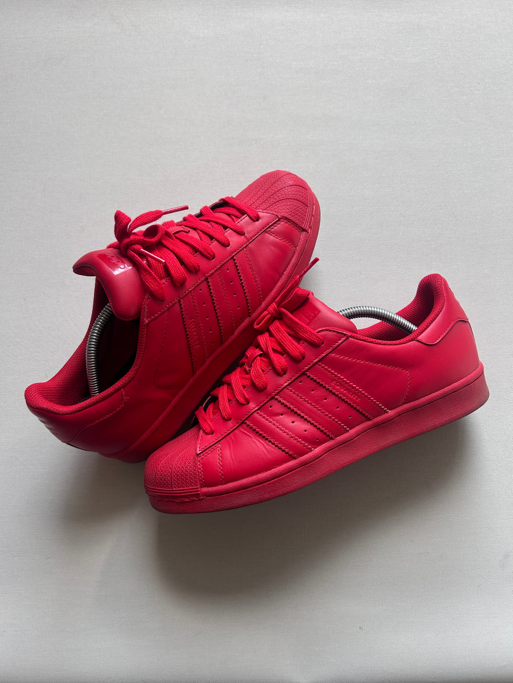 ADIDAS SUPERSTAR X PHARELL WILLIAMS (43EU)